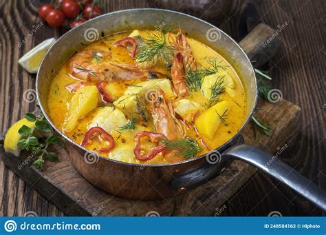  Moqueca de Peixe: Een romige zeevisstoofpot met een pikante citruskick!