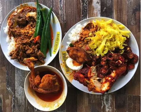  Nasi Kandar: Een Explosie van Kruiden en Texturen in de Hart van Penang!