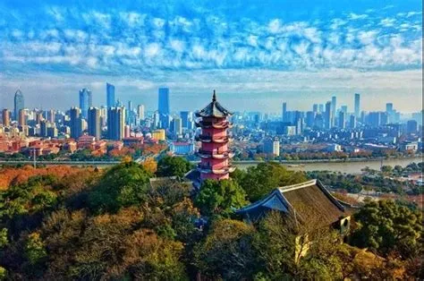  Wuxi Spaargereedschap! Een Geurige En Smakelijke Reis Doorheen de Geschiedenis van Wuxi