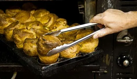   Yorkshire Pudding: Een luchtig meesterwerk dat smelt op je tong en een aardse harmonie schept met robuuste vleesgerechten!